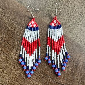 Red White & Blue beaded earrings ⭐️